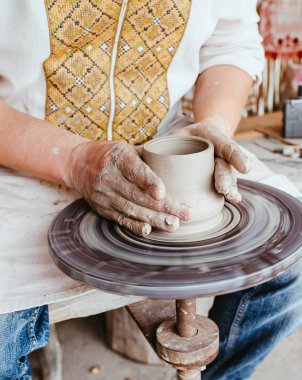 ulusal ukrayna çanak çömlek kalıp adam, el yapımı