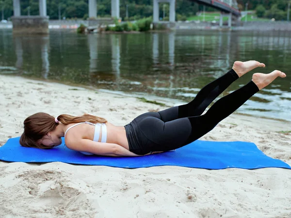 Young Fit Woman Sportwear Different Yoga Asanas Outdoor Beach River — Stock Photo, Image