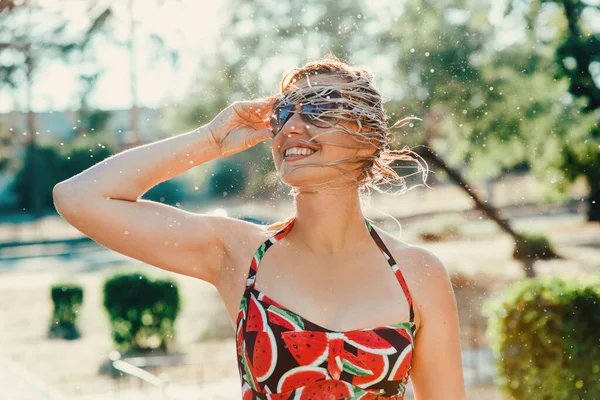 Laughing Emotional Blonde Woman Sunglasses Wet Hair Making Water Splashes — Stock Photo, Image