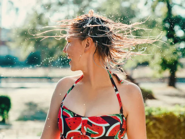 Laughing Emotional Blonde Woman Wet Hair Making Water Splashes Holidays — Stock Photo, Image