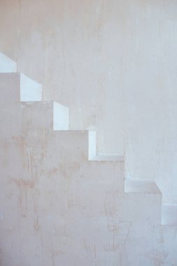 Beyaz merdivenler ve kapalı bir duvar. İç, kariyer, hareket, büyüme, düşüş konsepti