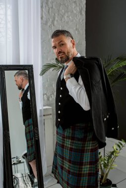 Yakışıklı, olgun, cesur, stil sahibi İskoç İskoç İskoç. Tarz, moda, yaşam tarzı, kültür, etnik konsept.