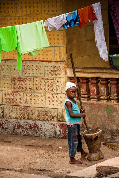 Yongoro シエラレオネ 2013 西アフリカ シエラレオネのフリータウンの首都の前に村で不明な子 — ストック写真