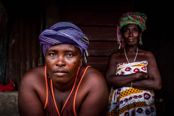 Yongoro Sierra Leone Juni 2013 Westafrika Zwei Unbekannte Frauen Dorf — Stockfoto