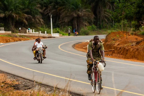 Yongoro Sierra Leone Červen 2013 Západní Afrika Tři Neznámí Lidé — Stock fotografie