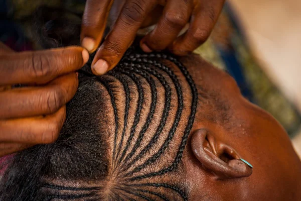 Yongoro シエラレオネ 2013 西アフリカの手作るおさげ髪首都フリータウン シエラレオネの前の村で — ストック写真