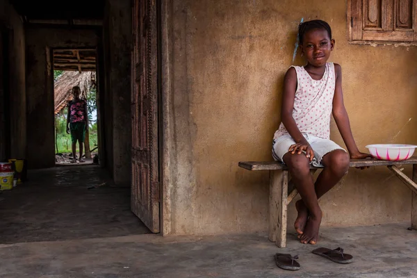 Yongoro Sierra Leone Czerwca 2013 Afryka Zachodnia Dwóch Nieznanych Boy — Zdjęcie stockowe