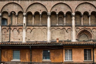 Ferrara, İtalya - 01 Mayıs 2018: Trieste ve Trento Meydanı Cathedral of Saint George ve Saat Kulesi, Ferrara, Emilia-Romagna, İtalya