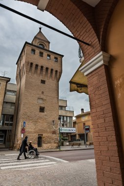 Molinella, İtalya - 01 Mayıs 2018: Molinella, Bologna, Emilia-Romagna, İtalya sivil kulede