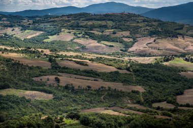 Radicondoli, Grosseto, Toskana - Radicondoli Toskana yakındaki tepeden panoramik manzarası görebilirsiniz