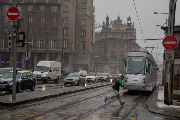 Prague República Checa Fevereiro 2013 Eléctrico Namesti Miru Perto Praça — Fotografia de Stock