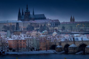 Prague, Çek Cumhuriyeti - kale manzaralı Vltava Nehri