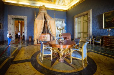 Caserta, İtalya - 24 Eylül 2017: Royal Palace of Caserta ana odalar. Mimar Vanvitelli tarafından inşa edilen tarihi sahipleri edildi Napoli Bourbon.