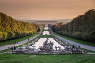 Caserta, İtalya - 24 Eylül 2017: Grand Cascade, Royal Palace of Caserta, görünümü. Mimar Vanvitelli tarafından inşa edilen tarihi sahipleri edildi Napoli Bourbon.