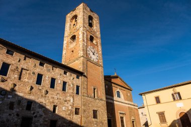 Palazzo Pretorio ortaçağ kulesi ve kasaba Colle Val d'Elsa, Siena, Toskana en eski kesiminde Katedrali