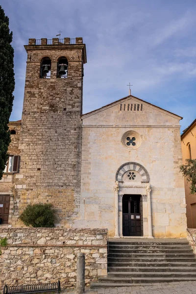 Parafia Kościoła San Giusto Średniowiecznej Wiosce Suvereto Prowincji Livorno Toskania — Zdjęcie stockowe