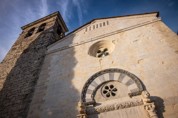 Parish Kilisesi, San Giusto Suvereto, Livorno, Toskana, İtalya ilinin ortaçağ köyü içinde