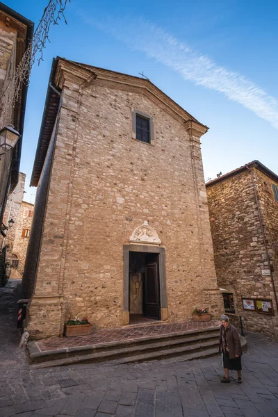Kościół Najświętszej Maryi Nad Drzwiami Średniowiecznej Wiosce Suvereto Prowincji Livorno — Zdjęcie stockowe