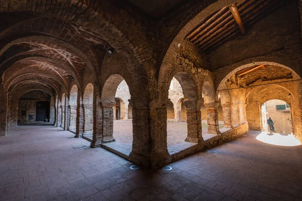 Claustro São Francisco Praça Cisterna Vila Medieval Suvereto Província Livorno — Fotografia de Stock