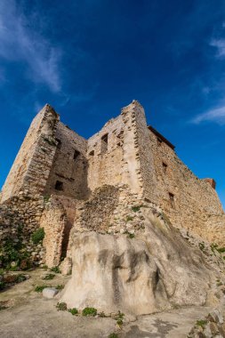 Rocca Aldobrandesca kale Suvereto, Livorno eyaletinin, Toskana, İtalya anıtsal kompleks görünümü