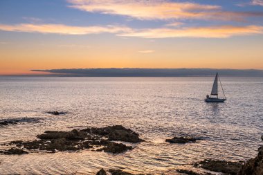 Castiglioncello, Livorno Belediyesi, Tuscany Yelkenli ile Sunset'teki panoramik görünüm
