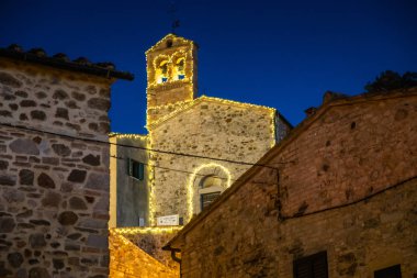 Montegemoli, İtalya - 04 Ocak 2019: Montegemoli köyü dönem ev sahipliği yapan doğuş sahneleri, olayda Noel sırasında Pomarance Belediyesi, Pisa - İtalya