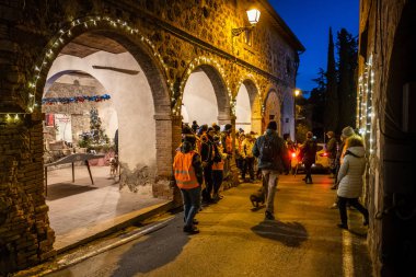 Montegemoli, İtalya - 04 Ocak 2019: Montegemoli köyü dönem ev sahipliği yapan doğuş sahneleri, olayda Noel sırasında Pomarance Belediyesi, Pisa - İtalya
