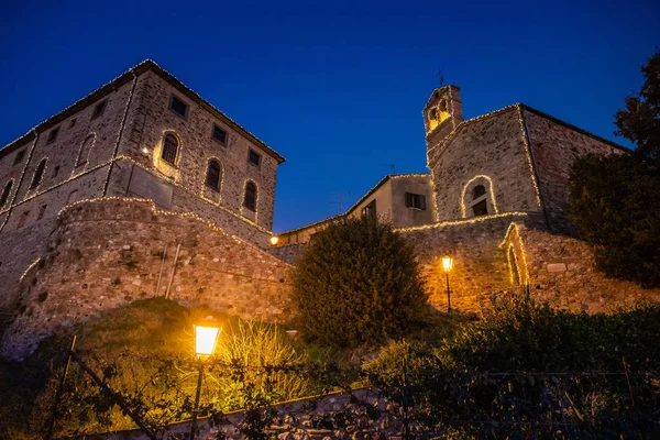 Montegemoli, İtalya - 04 Ocak 2019: Montegemoli köyü dönem ev sahipliği yapan doğuş sahneleri, olayda Noel sırasında Pomarance Belediyesi, Pisa - İtalya