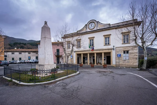 Városháza Obeliszk Szentelt Bukott Civilek Második Világháború Castellina Marittima Pisa — Stock Fotó