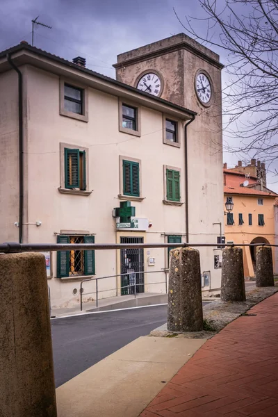 Plaza Fulvio Giaconi Con Torre Del Reloj Castellina Marittima Provincia —  Fotos de Stock