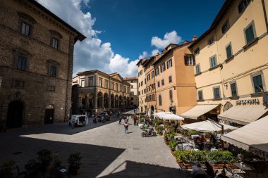 Cortona, İtalya - 13 Mayıs 2018: Signorelli Meydanı şehir merkezinde, Cortona, Toskana bölgesindeki eski tepe şehirlerinden biridir