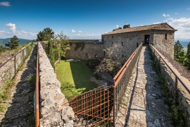 Cortona, İtalya - 13 Mayıs 2018: Girifalco kale Cortona en yüksek noktası bulunur ve yapıldı yerleşik bir proje Gabrio Serbelloni tarafından 1561 Grandük Cosimo buyruğuyla ben dei Medici