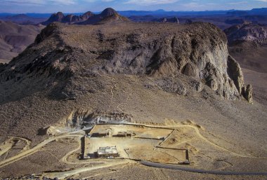 Afrika, Cezayir, Sahara, Tassili N'Ajjer Milli Parkı, Tadrart, kaya kuleleri ve kum tepeleri, Hermitage de Pere de Foucauld Asekrem