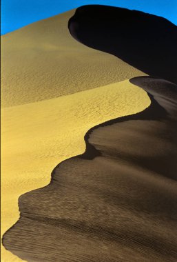 Afrika, Cezayir, Sahara, Tassili N'Ajjer Milli Parkı, Tadrart, kaya kuleleri ve kum tepeleri 