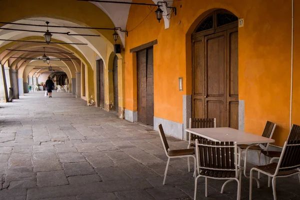 Biella Caminando Bajo Los Pórticos Parte Más Alta Ciudad Piazzo —  Fotos de Stock