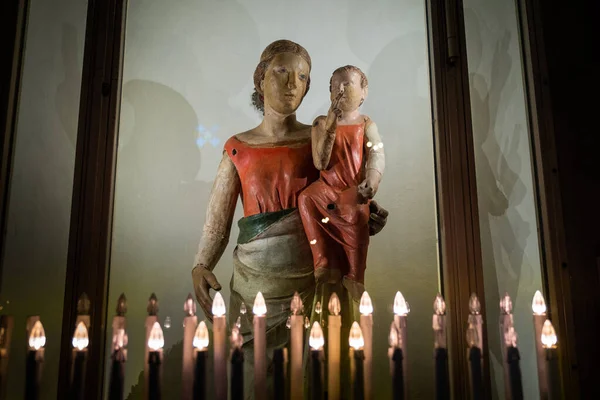 Madonna Rupecava Dzieckiem Ramionach Drewniana Posąg Roku 1340 Przez Średniowiecznego — Zdjęcie stockowe