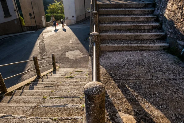 Gerfalco Talya September 2020 Orta Çağ Doğan Iki Bilinmeyen Insan — Stok fotoğraf