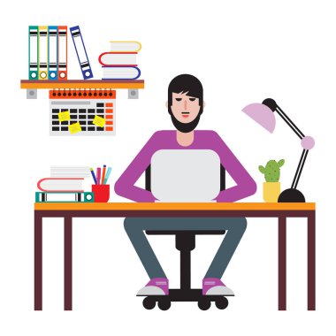 Masada oturan ve dizüstü bilgisayarda çalışan adam. Çalışma alanı.