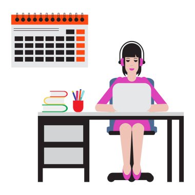 Masada oturan ve dizüstü bilgisayarda çalışan kadın. Çalışma alanı.