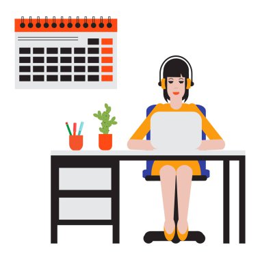 Masada oturan ve dizüstü bilgisayarda çalışan kadın. Çalışma alanı.