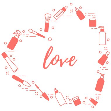 Kozmetik ve bakım ürünleri kalp şeklinde düzenlenmiştir. Glamour moda moda stil.