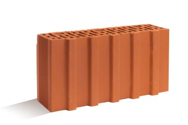 Beyaz arka planda kırmızı tuğla (tuğla blok). İnşaat sektöründe yeni bir gelişmenin seramik bloğu.