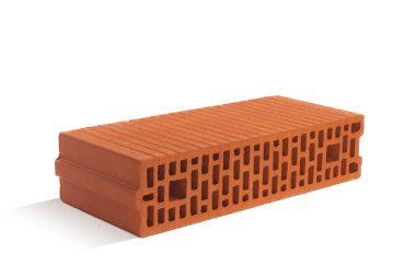 Beyaz arka planda kırmızı tuğla (tuğla blok). İnşaat sektöründe yeni bir gelişmenin seramik bloğu.