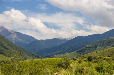 Tien Shan dağlarında, Almatı, Kazakistan Kaskelen gorge dağlar peyzaj.