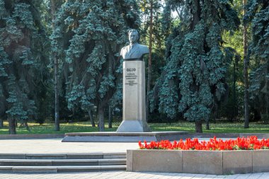 Almatı, Kazakistan - 15 Eylül 2018: anıt, Kunaev Dinmukhamed Ahmedovich - ilk kazak Ssr Komünist Partisi Merkez Komitesi Sekreteri.
