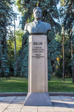 Almatı, Kazakistan - 15 Eylül 2018: anıt, Kunaev Dinmukhamed Ahmedovich - ilk kazak Ssr Komünist Partisi Merkez Komitesi Sekreteri.