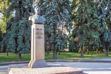 Almatı, Kazakistan - 15 Eylül 2018: anıt, Kunaev Dinmukhamed Ahmedovich - ilk kazak Ssr Komünist Partisi Merkez Komitesi Sekreteri.