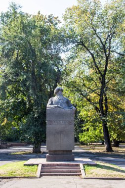 Almatı, Kazakistan - 15 Eylül 2018: bir kazak Sovyet şair ve uzun-karaciğer anıt Jambıl Jabaev olduğunu.