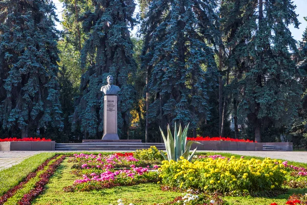 Almaty Kazahsztán Szeptember 2018 Ban Kunaev Emlékmű Dinmukhamed Ahmedovich Szemben — Stock Fotó
