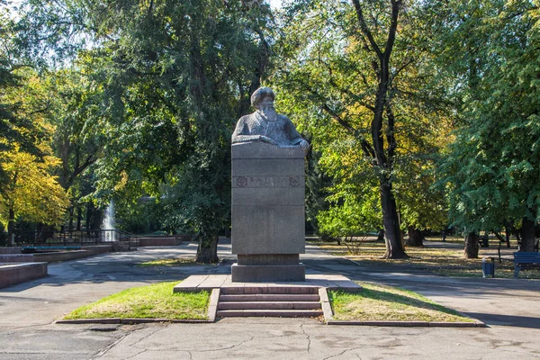 Ałma Ata Kazachstan Września 2018 Pomnik Jambyl Jabaev Jest Kazachski — Zdjęcie stockowe